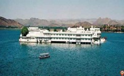 Boat Ride At Lake Pichola With Private Transfers