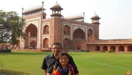 Visit the Agra tomb