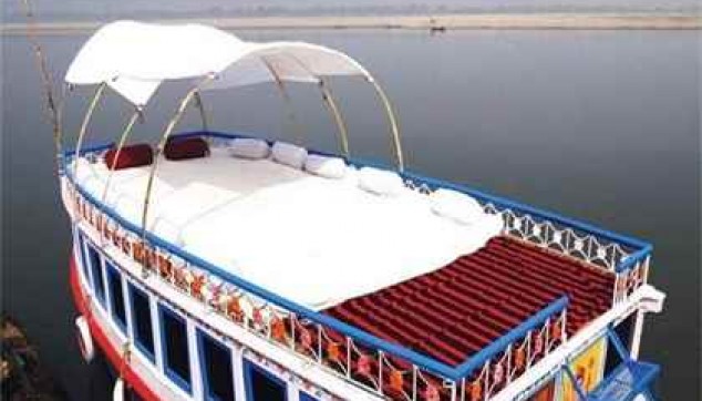 boat ride in varanasi