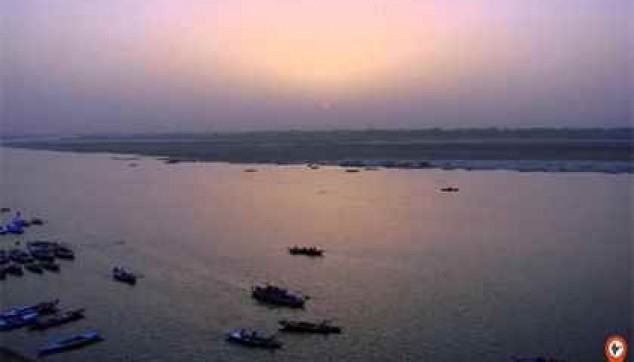 panoramic view of the Ganga in varanasi